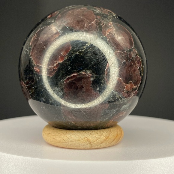 28. Garnet Sphere - Picture 1 of 2